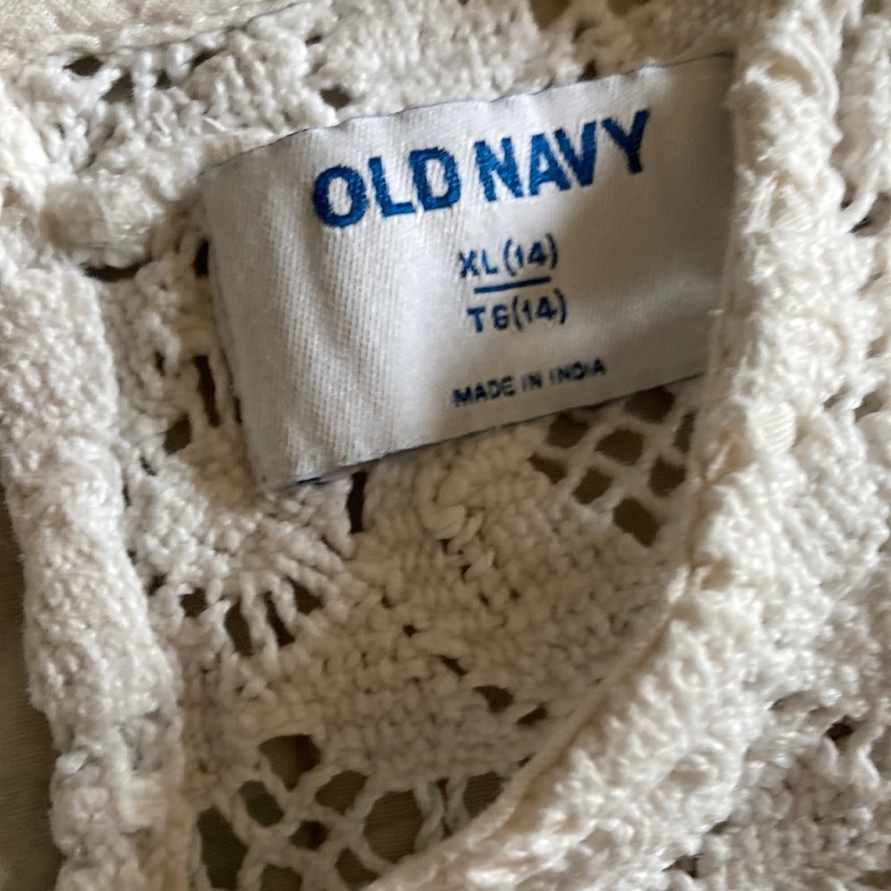 💙4 for 20! Old Navy crochet top White Tank Top